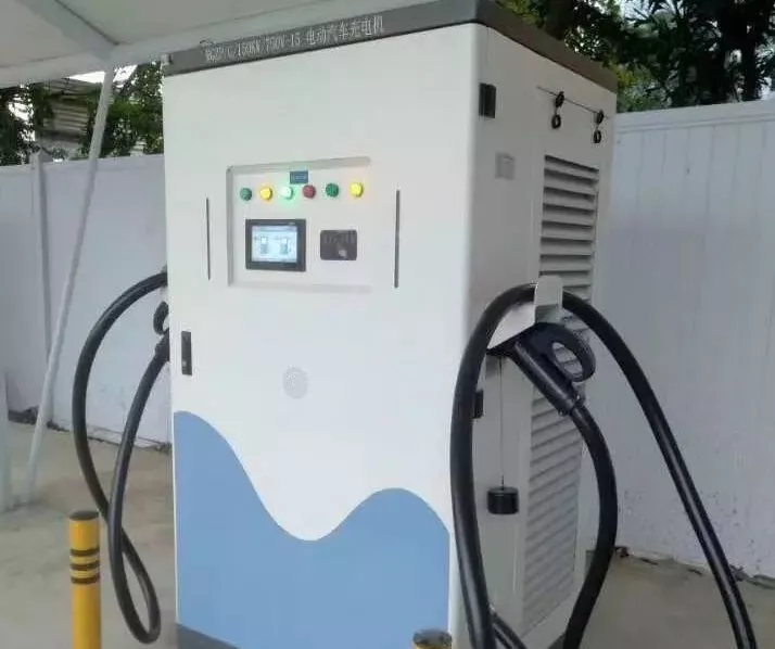 bm11222宝马娱乐网站携手罗宾森 亮相深圳留创站05.jpg